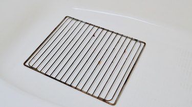 Cleaning oven racks with vinegar and baking soda