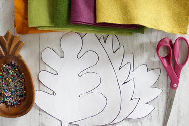 This colorful DIY felt fall leaves table runner is easy to make, will brighten up your fall table and make all your meals feel special.