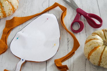 This colorful DIY felt fall leaves table runner is easy to make, will brighten up your fall table and make all your meals feel special.