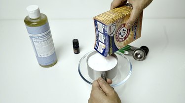 Baking soda for DIY Slow Cooker Cleaner