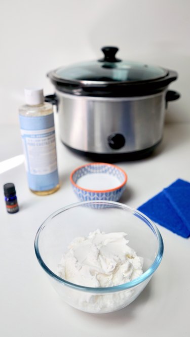 DIY Slow Cooker Cleaner