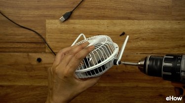 Removing fan stand from USB fan