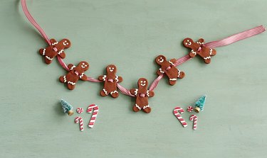 Gingerbread garland