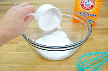 3 ingredient toilet cleaning bombs