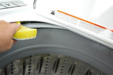 how to clean a top loading washing machine with natural ingredients