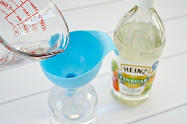 Streak-Free Window Cleaner - Vinegar