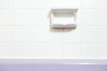 How to Remove Bathtub Caulk