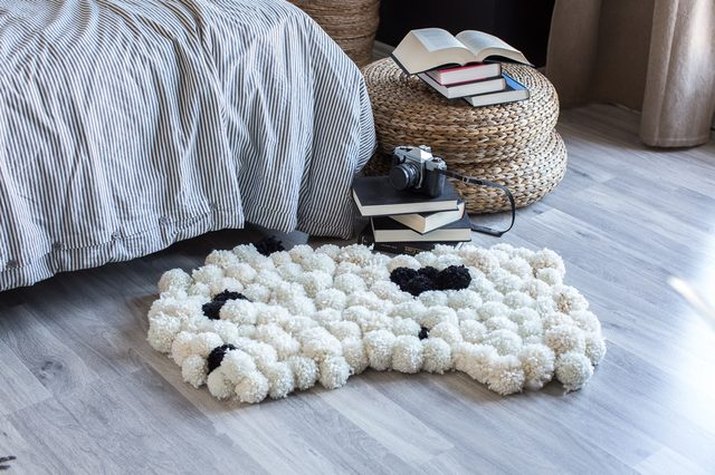 Pom-pom rug