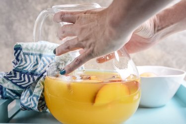 The BEST Peach Sangria Recipe Tutorial