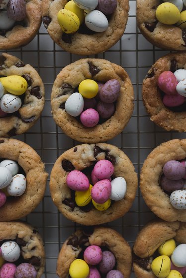 The cookie cups should resemble little easter egg "nests".