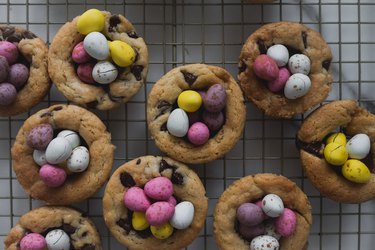 These cookie cups are the perfect sweet treat for Easter!