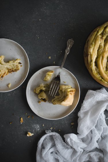 This Cheesy Herb Swirl Bread is so delicious and easy to make!