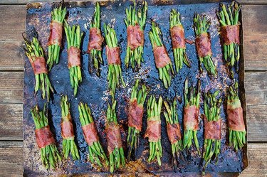 Prosciutto-wrapped green beans.